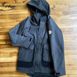 Women’s Medium Burton winter coat.